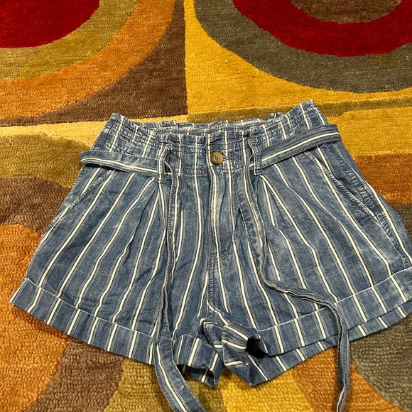 American Eagle Thin Paperbag Denim Stripe Tie Waist High Waisted Shorts Size 0 - Picture 1 of 4